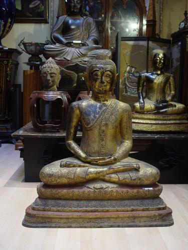 An imposing gilt bronze seated Buddha. Late 18th, Thailand. 118x92x53cm