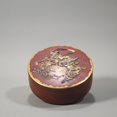 JAPANESE EARLY 20TH CENTURY BRONZE CIRCULAR COVERED BOX WITH MIXED METAL DESIGN BY INOUE