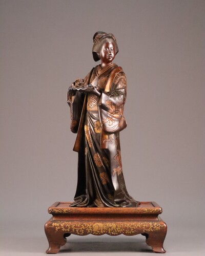 Large 19th century Japanese bronze sculpture of a Geisha. Signed
