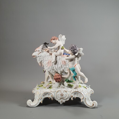 Large group in German porcelain 20th century