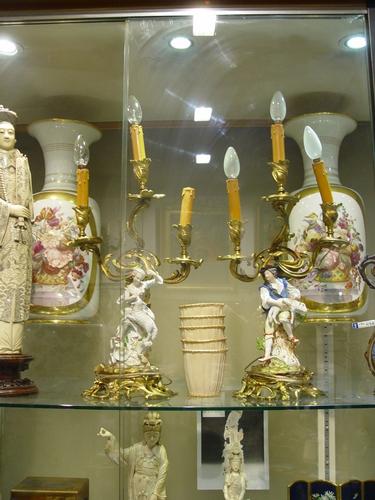 paire de candelabres en bronze et porcelaine